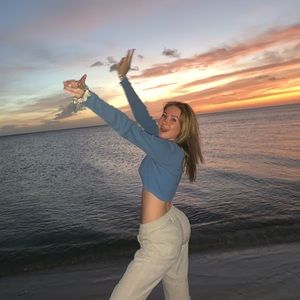 Meet your Posher, Ava